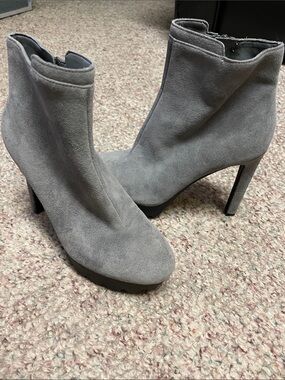 Nine West platform lug sole Women’s Gray Suede High-Heel Ankle Boots- new